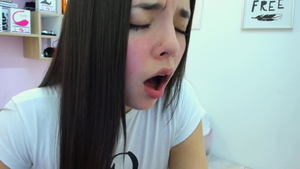 Teen closeup squirting