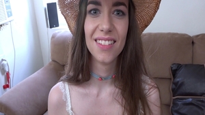 Tali Dova pussy eating