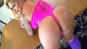Pornstar Manuel Ferrara beside Ryan Conner masturbating