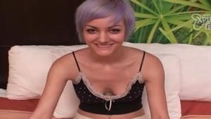 Skinny teen chick pussy eating