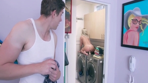 Big boobs blonde Madelyn Monroe wants good fucking