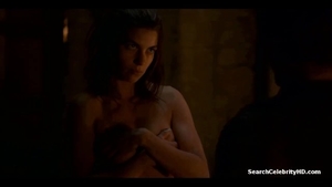 Emilia Clarke is so super hot blonde hair