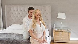 Cum 4K - Massage in the bed alongside blonde babe Brandi Love