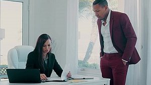 Dark X: American cougar Aidra Fox likes nailing in HD